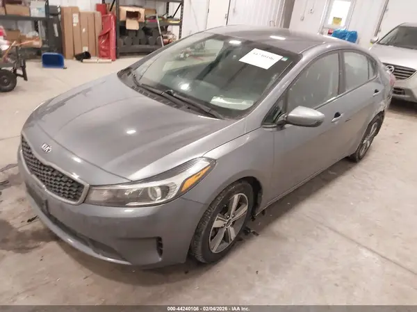 3KPFL4A72JE210788 2018 KIA FORTE - Image 2