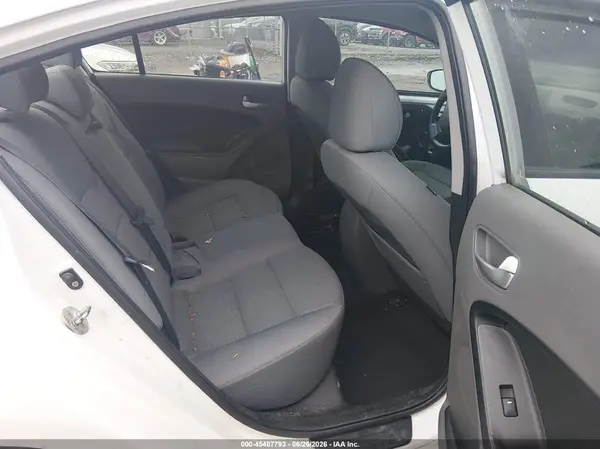 3KPFL4A72JE211388 2018 KIA FORTE - Image 8