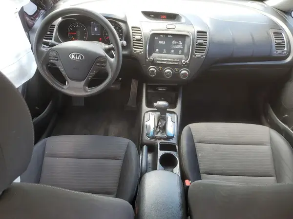 3KPFL4A72JE211696 2018 KIA FORTE - Image 8