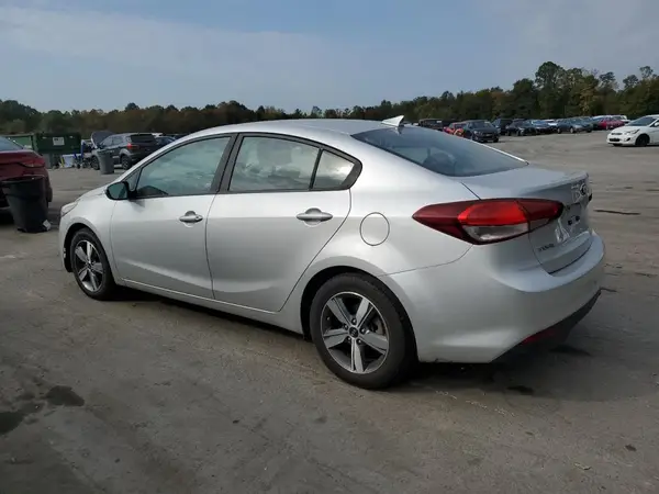 3KPFL4A72JE211777 2018 KIA FORTE - Image 2