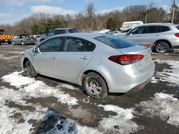 3KPFL4A72JE211794 2018 KIA FORTE - Image 2