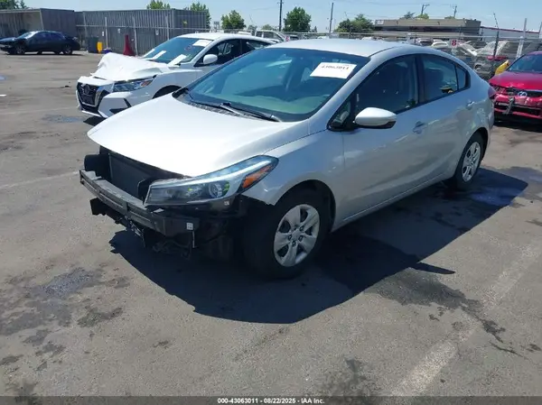3KPFL4A72JE212282 2018 KIA FORTE - Image 2