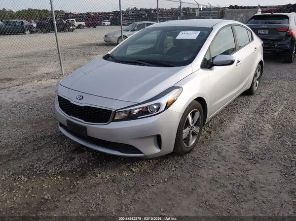 3KPFL4A72JE212637 2018 KIA FORTE - Image 2