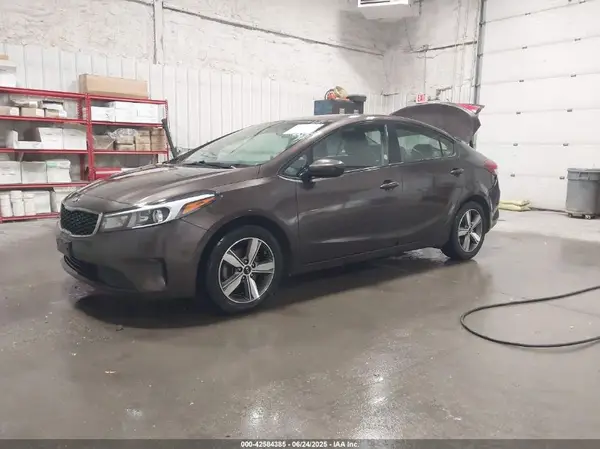 3KPFL4A72JE213173 2018 KIA FORTE - Image 2