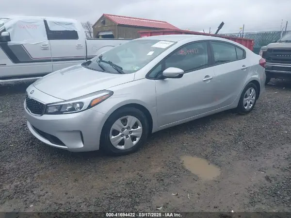 3KPFL4A72JE213822 2018 KIA FORTE - Image 2