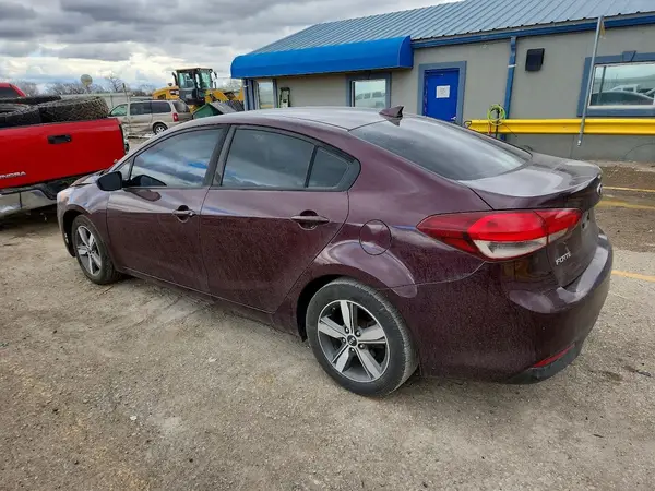 3KPFL4A72JE215425 2018 KIA FORTE - Image 2