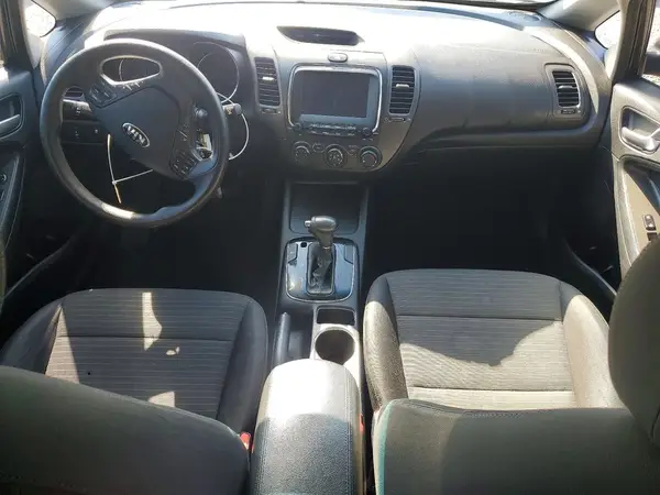 3KPFL4A72JE215599 2018 KIA FORTE - Image 8