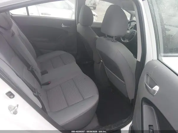 3KPFL4A72JE215764 2018 KIA FORTE - Image 8