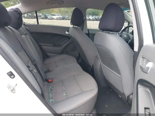 3KPFL4A72JE217997 2018 KIA FORTE - Image 8