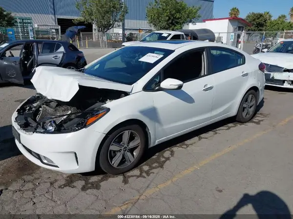3KPFL4A72JE218356 2018 KIA FORTE - Image 2