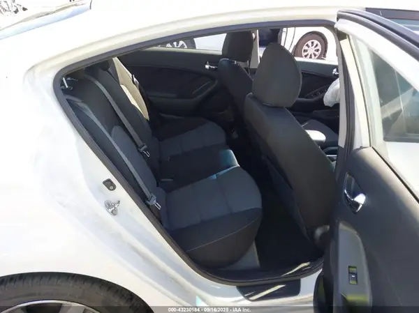3KPFL4A72JE218356 2018 KIA FORTE - Image 8