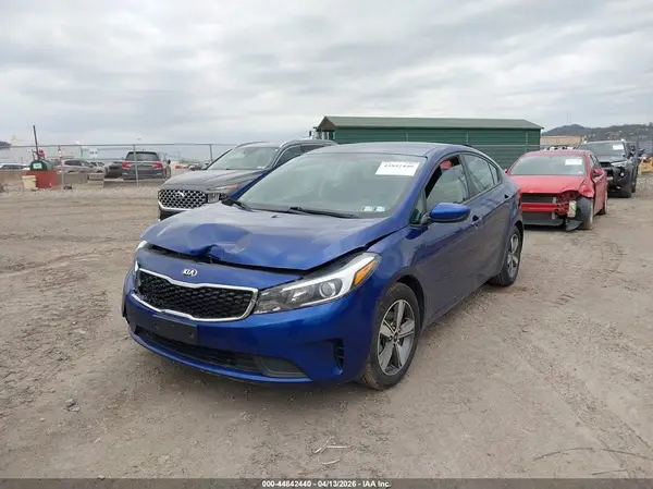3KPFL4A72JE220074 2018 KIA FORTE - Image 2