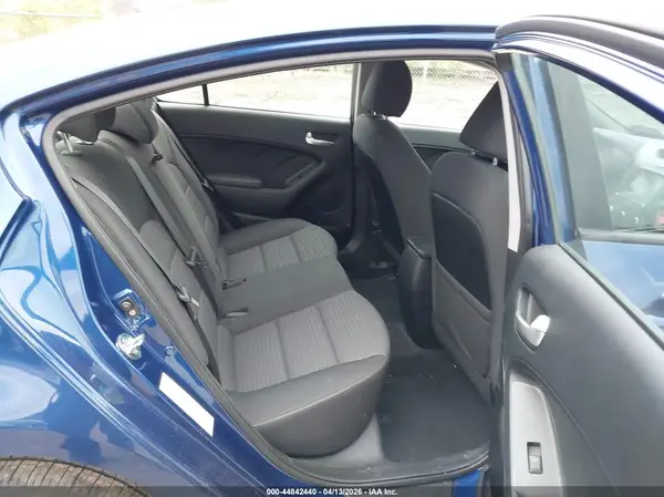 3KPFL4A72JE220074 2018 KIA FORTE - Image 8