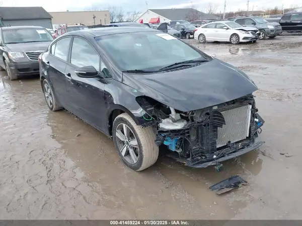 3KPFL4A72JE220270 2018 KIA FORTE - Image 1
