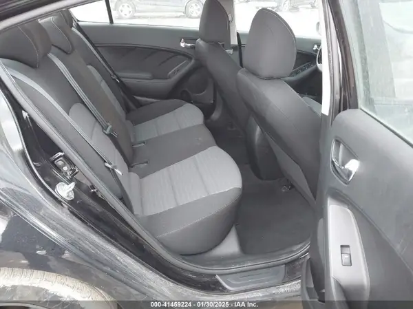 3KPFL4A72JE220270 2018 KIA FORTE - Image 8