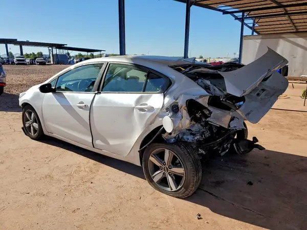 3KPFL4A72JE224416 2018 KIA FORTE - Image 2