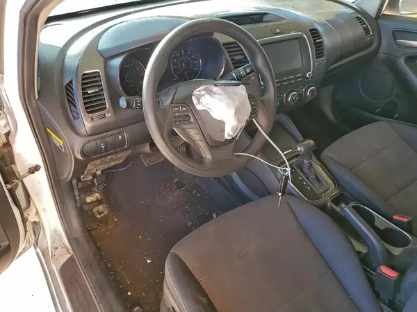 3KPFL4A72JE224416 2018 KIA FORTE - Image 8