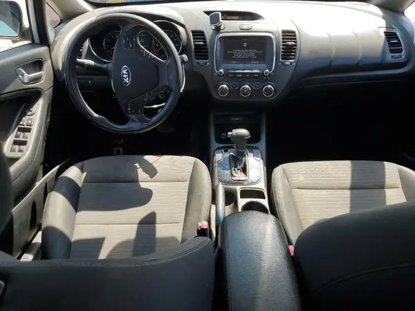 3KPFL4A72JE225887 2018 KIA FORTE - Image 8