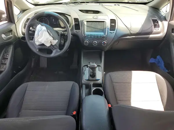 3KPFL4A72JE226036 2018 KIA FORTE - Image 8