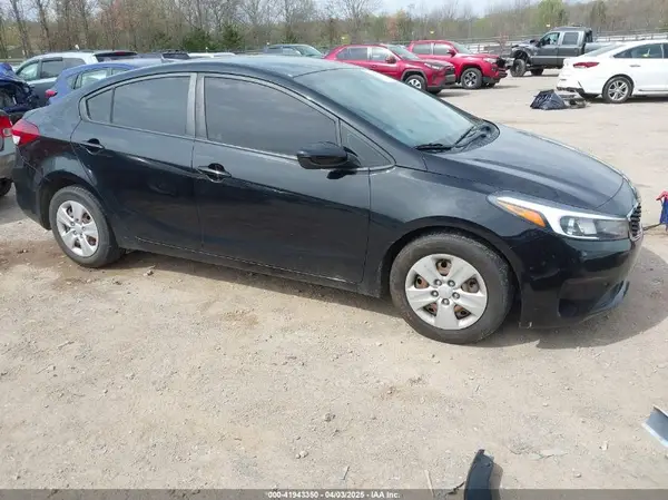 3KPFL4A72JE234251 2018 KIA FORTE - Image 1