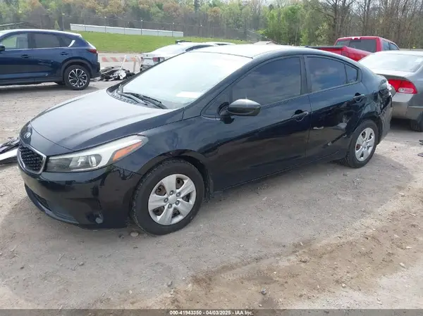 3KPFL4A72JE234251 2018 KIA FORTE - Image 2