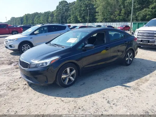 3KPFL4A72JE238848 2018 KIA FORTE - Image 2