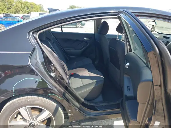 3KPFL4A72JE238848 2018 KIA FORTE - Image 8