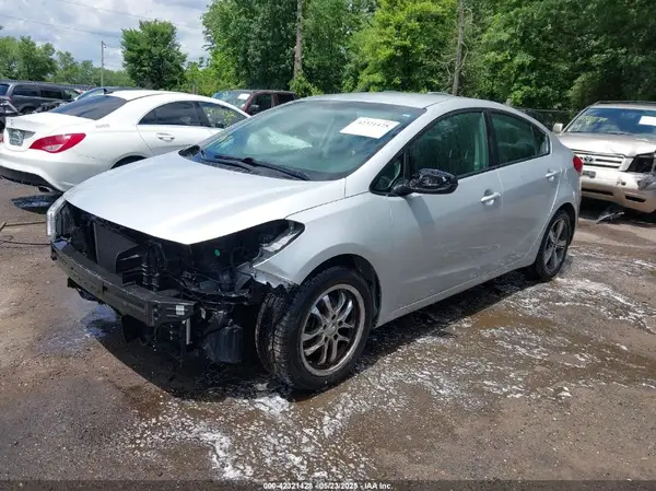 3KPFL4A72JE239403 2018 KIA FORTE - Image 2