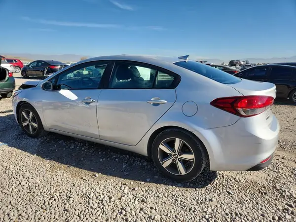 3KPFL4A72JE239854 2018 KIA FORTE - Image 2