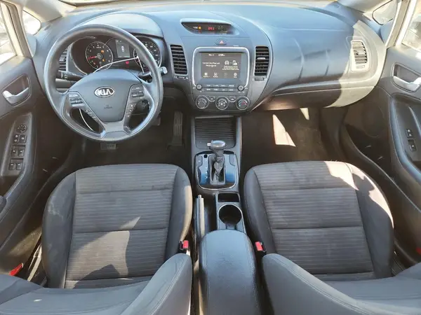 3KPFL4A72JE239854 2018 KIA FORTE - Image 8