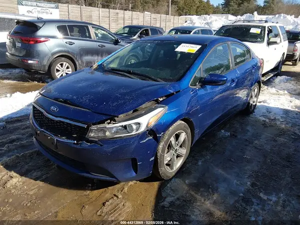 3KPFL4A72JE241202 2018 KIA FORTE - Image 2