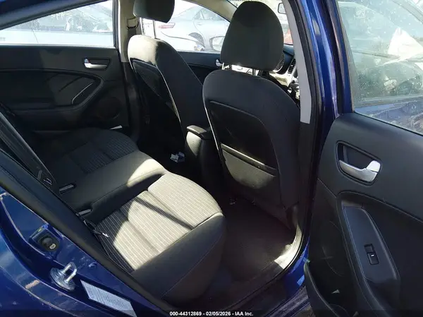 3KPFL4A72JE241202 2018 KIA FORTE - Image 8