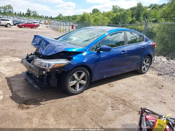 3KPFL4A72JE241281 2018 KIA FORTE - Image 2