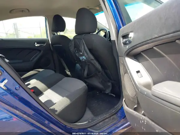 3KPFL4A72JE241281 2018 KIA FORTE - Image 8