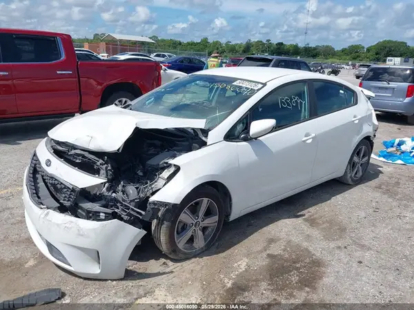 3KPFL4A72JE242477 2018 KIA FORTE - Image 2