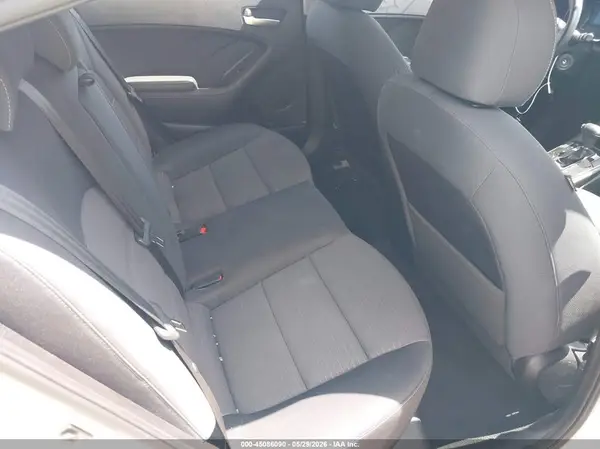 3KPFL4A72JE242477 2018 KIA FORTE - Image 8