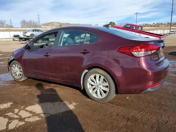 3KPFL4A72JE243399 2018 KIA FORTE - Image 2