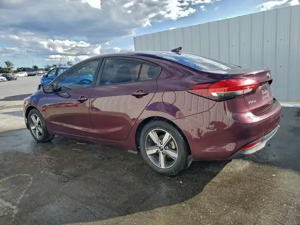 3KPFL4A72JE243404 2018 KIA FORTE - Image 2
