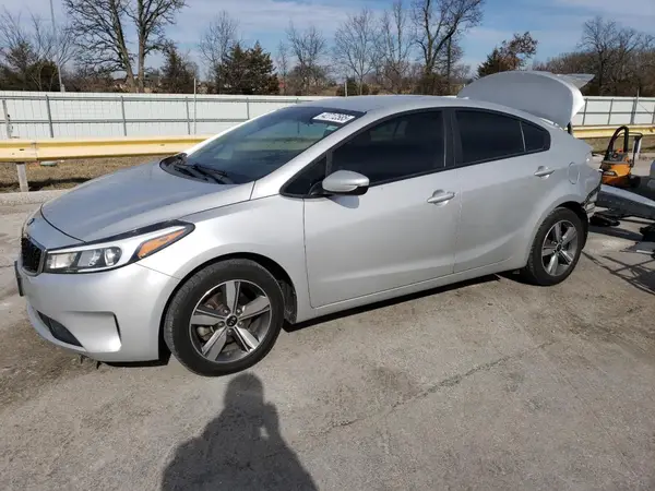 3KPFL4A72JE245637 2018 KIA FORTE - Image 1