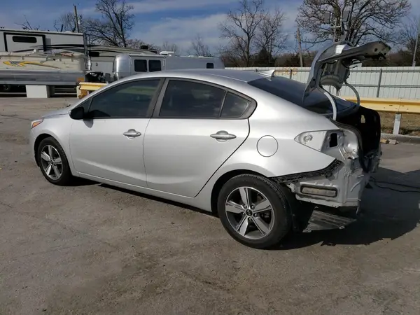 3KPFL4A72JE245637 2018 KIA FORTE - Image 2