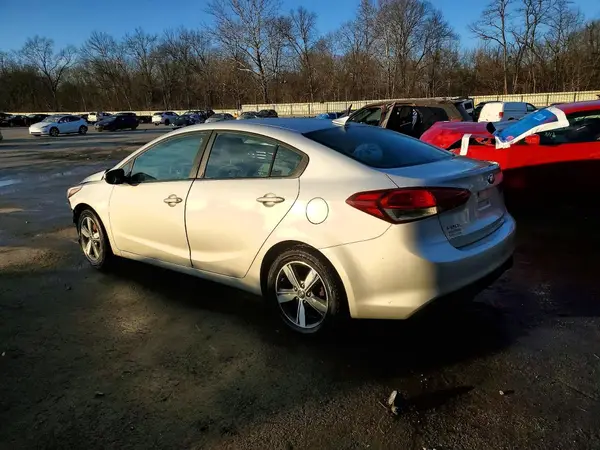 3KPFL4A72JE246142 2018 KIA FORTE - Image 2