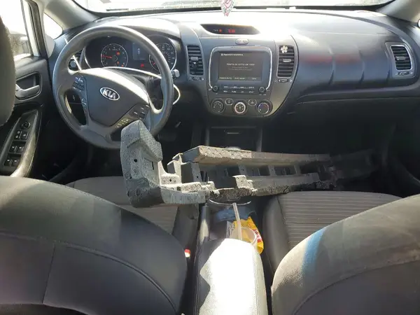 3KPFL4A72JE248084 2018 KIA FORTE - Image 8