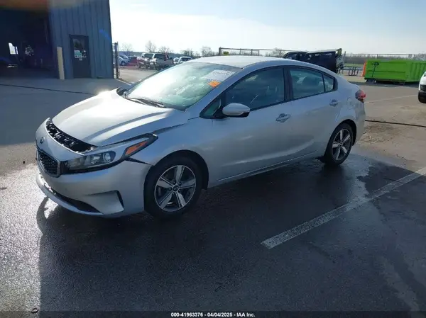 3KPFL4A72JE248196 2018 KIA FORTE - Image 2