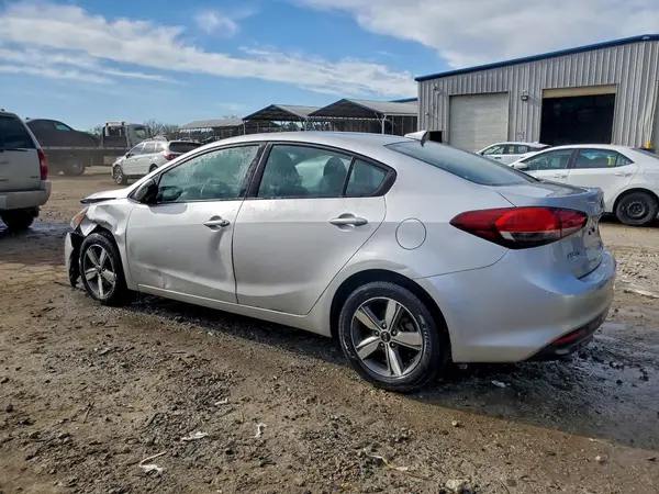 3KPFL4A72JE250188 2018 KIA FORTE - Image 2