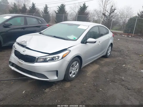 3KPFL4A72JE250725 2018 KIA FORTE - Image 2