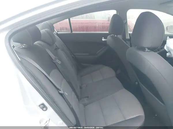 3KPFL4A72JE250725 2018 KIA FORTE - Image 8