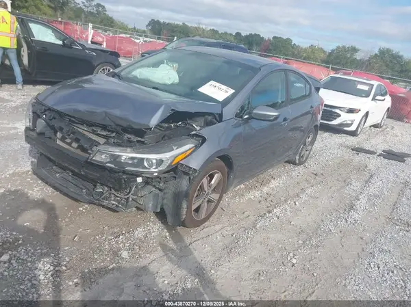 3KPFL4A72JE251227 2018 KIA FORTE - Image 2