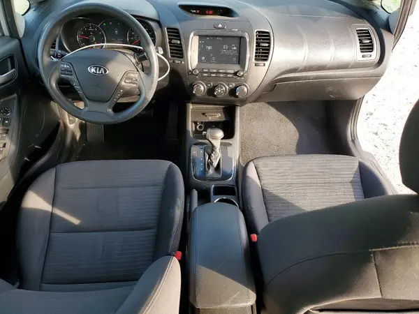 3KPFL4A72JE253396 2018 KIA FORTE - Image 8