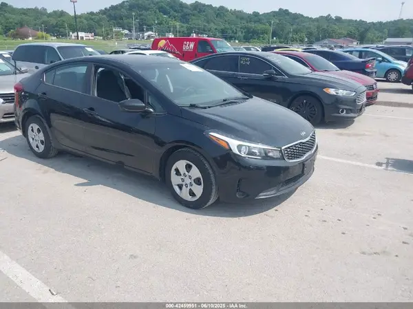 3KPFL4A72JE255424 2018 KIA FORTE - Image 1