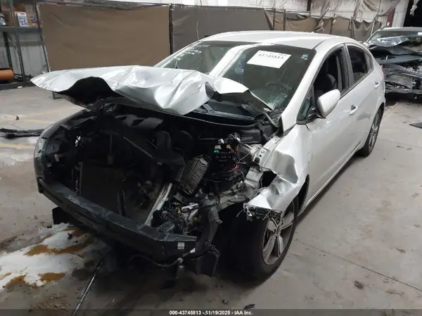 3KPFL4A72JE255763 2018 KIA FORTE - Image 2